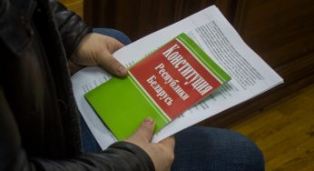Аборт — убийство, родитель номер один и номер два, и всех на «картошку». Что говорят о новой Конституции в госпрессе?
