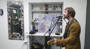 “Выступал в запрещенных цветах”. В Гродно задержали музыканта Александра Гайворонского