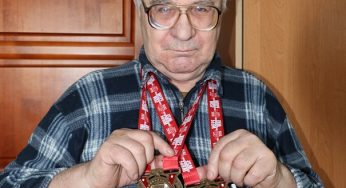 В 78 лет — две золотые медали. Мужчина выступил на чемпионате мира по пауэрлифтингу