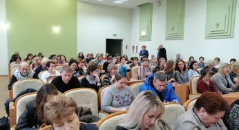 «Освободить, потому что инвалид». Мужчину, который 2 месяца скрывался с сыном в России, не накажут за избиение жены