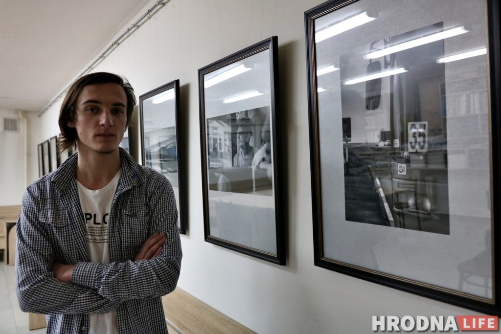 Ездил в автобусе и фотографировал пассажиров: школьник из Гродно представил фотопроект “35-й маршрут”