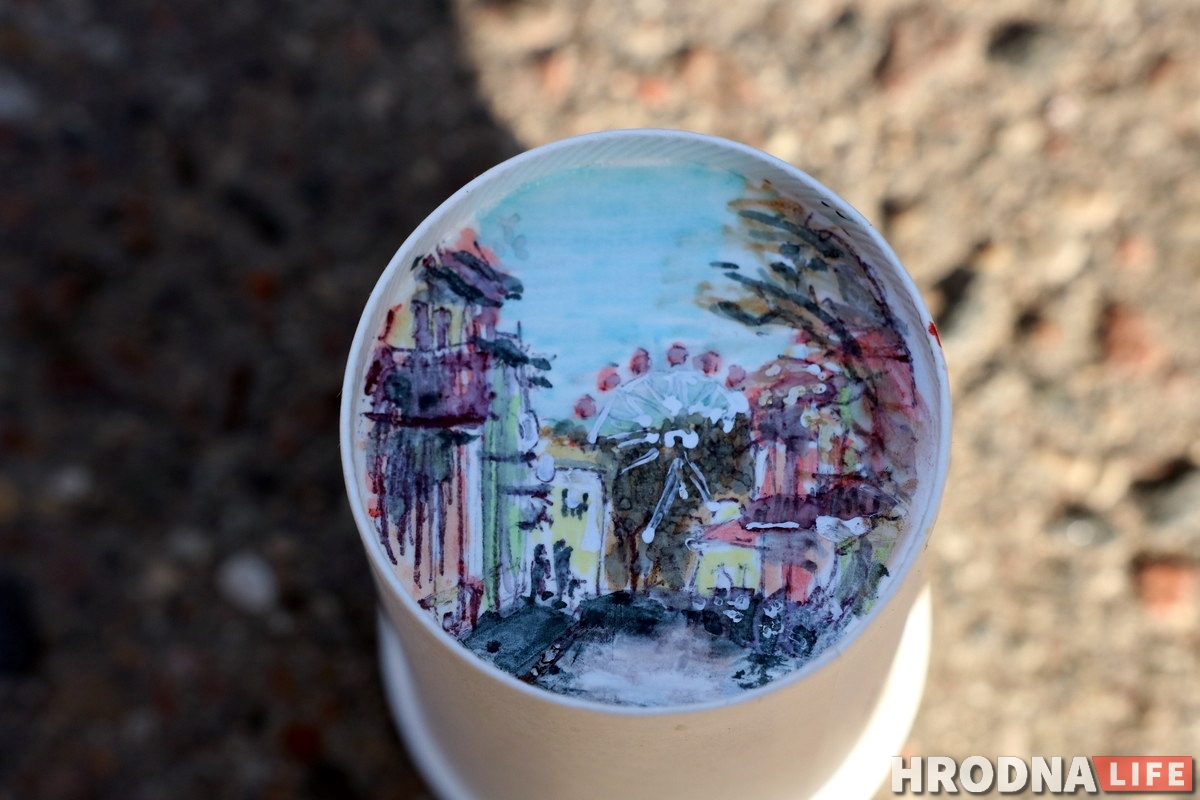 На донышке: гродненец рисует достопримечательности города на стаканчиках из-под кофе