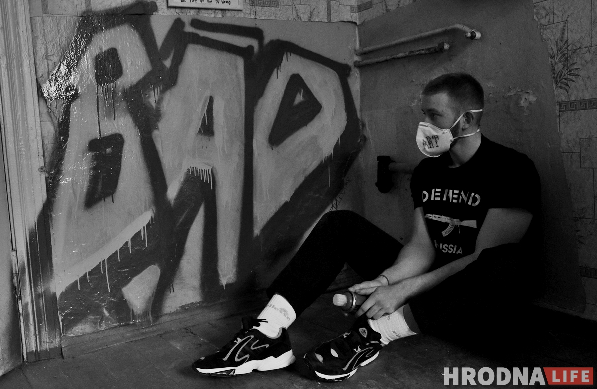 Галерея одного дня: молодые художники выставились в пустой квартире в центре Гродно Галерея одного дня: молодые художники выставились в пустой квартире в центре Гродно