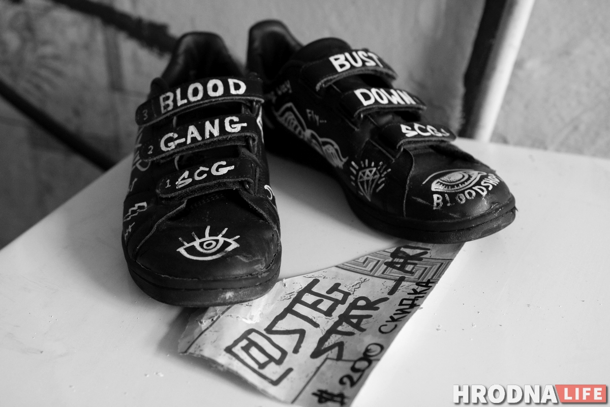 Галерея одного дня: молодые художники выставились в пустой квартире в центре Гродно Галерея одного дня: молодые художники выставились в пустой квартире в центре Гродно