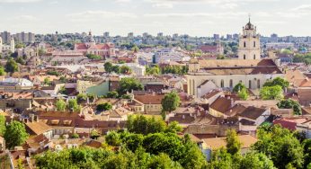 Литва закрывает границы и вводить карантин: список запретов