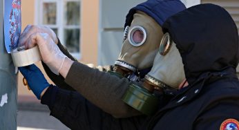 «Хочешь сдохнуть?!» В Гродно активисты расклеили провокационные листовки о коронавирусе