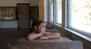 Учителя: «Приказали, чтобы после выходных все дети вернулись в школы». Как аттестуют тех, кто остается дома