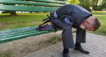 Милиционер, который упал на пикете Тихановской в ​​Гродно, ранее уже участвовал в «политических» делах