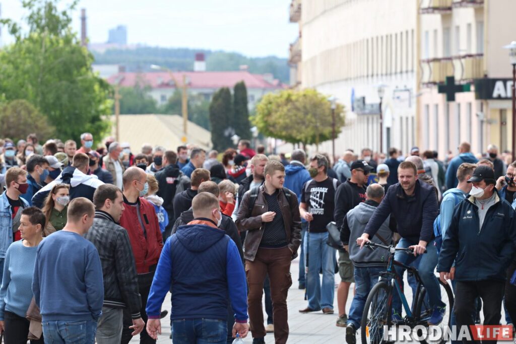 В Гродно сотни людей пришли на пикеты противников Лукашенко