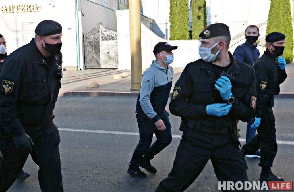 «Я был влюблен в Лукашенко - теперь его ненавижу». Гродненец рассказал, как задерживали его сына