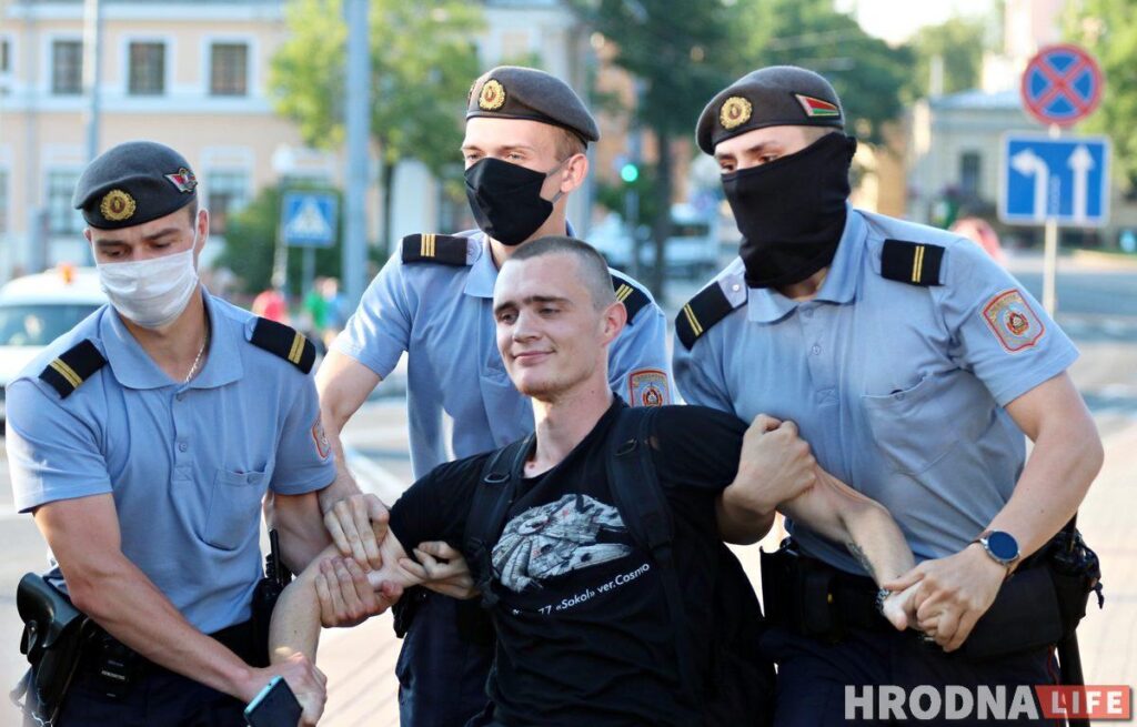 «Гордимся их поступками». Родные и друзья про задержанных во время акции солидарности гродненцев