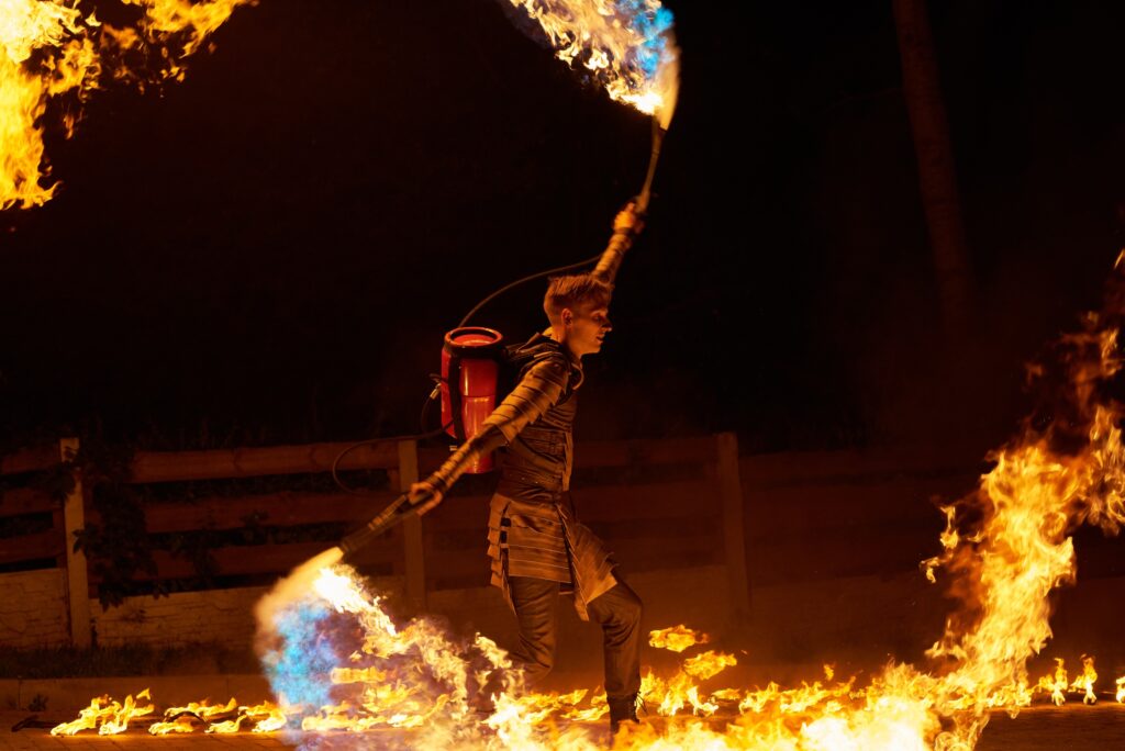 Театр огня Ergo Bibamus может потерять помещение из-за пандемии и просит поддержки у гродненцев Театр огня Ergo Bibamus может потерять помещение из-за пандемии и просит поддержки у гродненцев