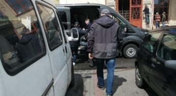 В Гродно задерживают сторонников Тихановской: одного забрали с пикета, другую с работы