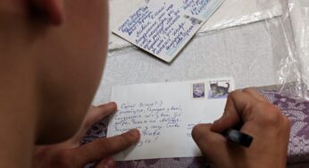 «Впервые в жизни подписал открытку». Гродненцы пишут политзаключенным