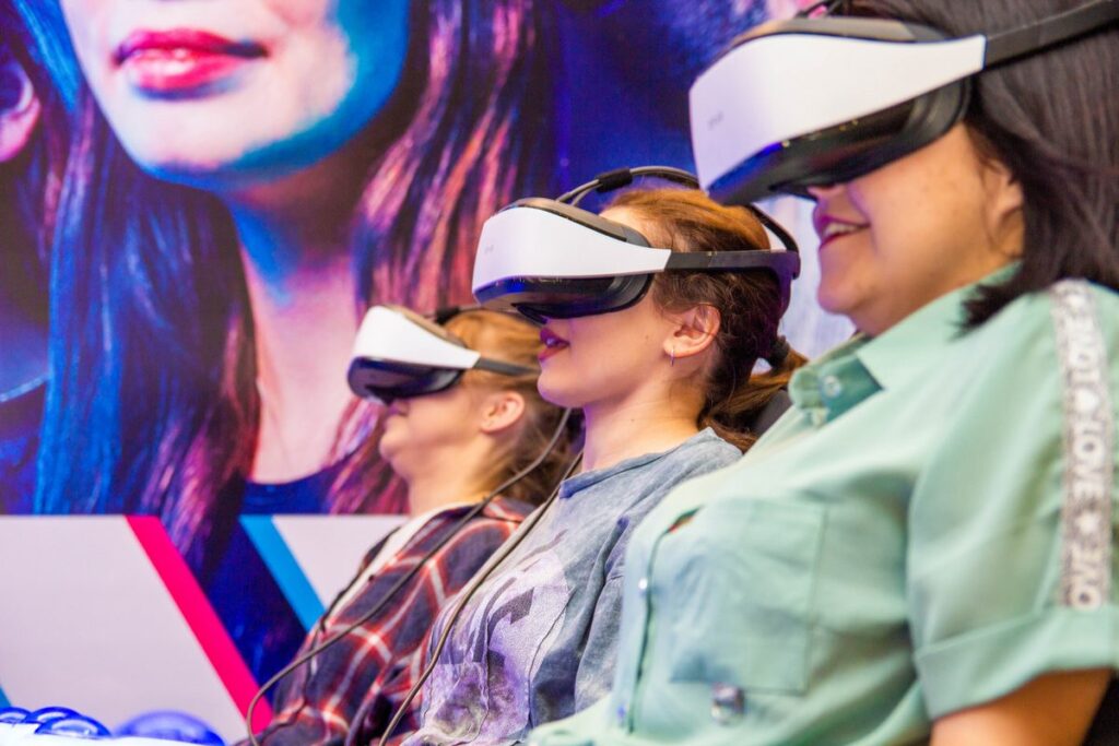 Американские горки, ковры-самолёты и боевые роботы: в Гродно открывается парк виртуальных развлечений TELEPORT