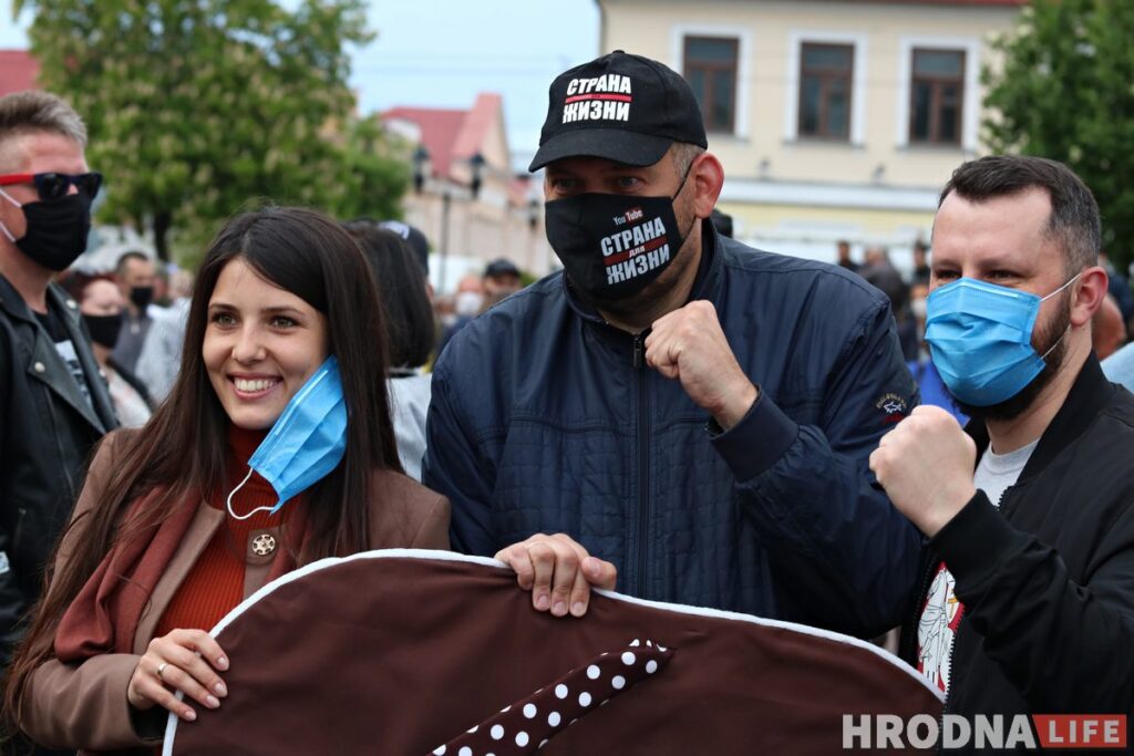 "Приеду, как смогу!" Сергей Тихановский прислал письмо гродненцам из тюрьмы
