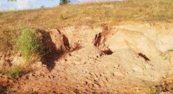 Детей засыпало песком в самодельном карьере в Ошмянском районе. Мальчики погибли