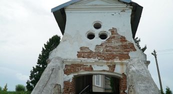 Отремонтируют браму костела XVIII века в Плебановцах. На ремонт собирал местный отдел идеологии (обновлено)