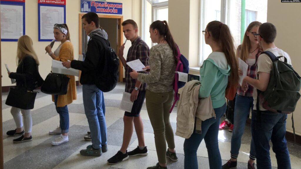 ЦТ по русскому языку на 100 баллов сдали 0,05% абитуриентов, по белорусскому — 0,45% ЦТ по русскому языку на 100 баллов сдали 0,05% абитуриентов, по белорусскому — 0,45%