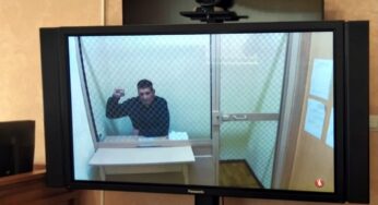 «Не боитесь, что соседи тапками закидают?» Тихановскому на суде в Гродно дали еще 15 суток