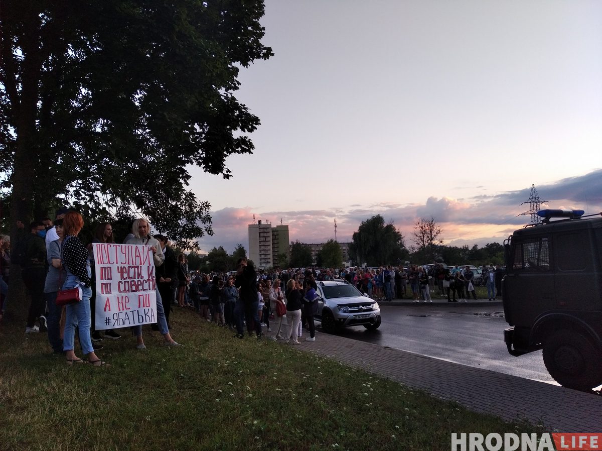 У Гродне ў горадзе затрымалі больш за 20 працоўных з "Азота". Калегі прыйшлі па іх да РАУС