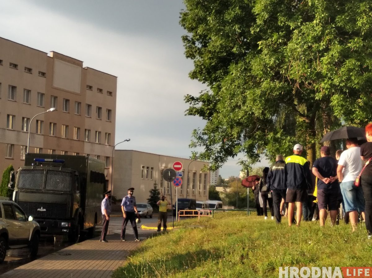 В Гродно в городе задержали больше 20 рабочих "Гродно Азот". Коллеги пришли за ними к РОВД