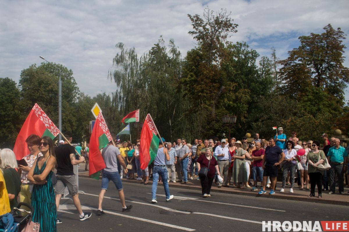 “Страну не отдадим”. Как в Гродно прошел митинг за Лукашенко