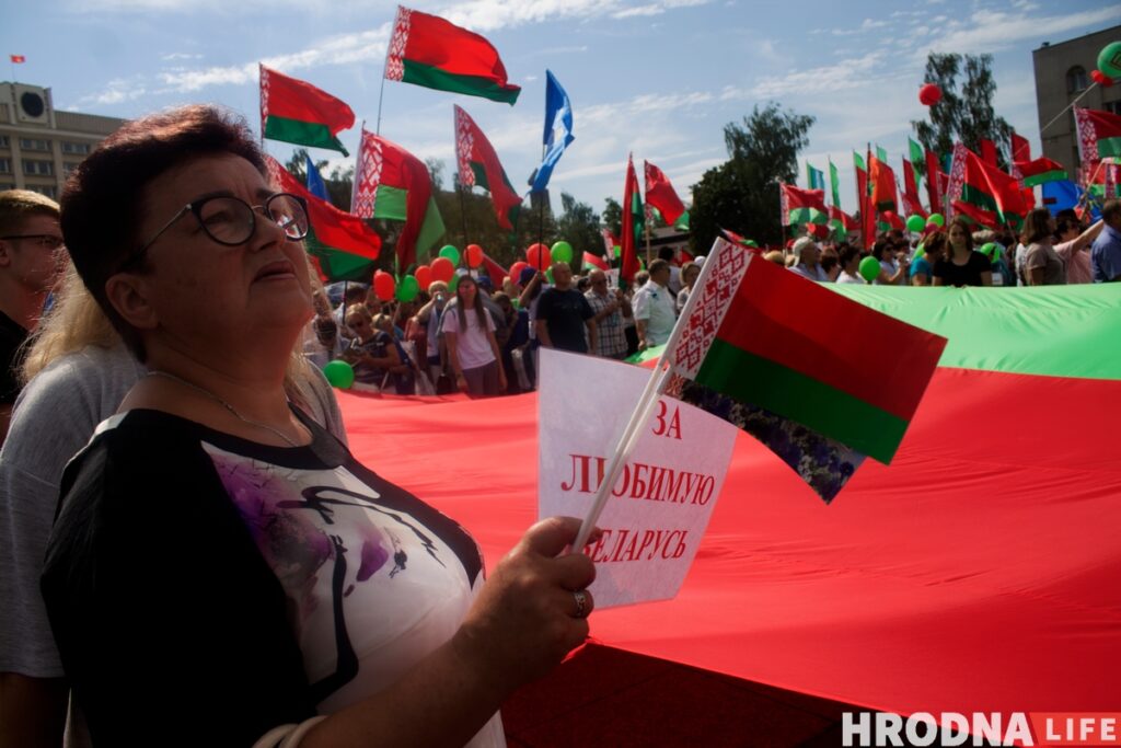 “Страну не отдадим”. Как в Гродно прошел митинг за Лукашенко