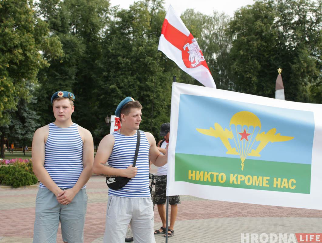 "Народ бить точно не пойдем”. Десантники вышли на улицы Гродно