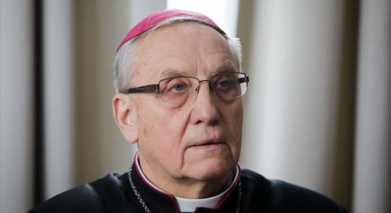 Главу католиков Беларуси митрополита Кондрусевича не впускают в страну