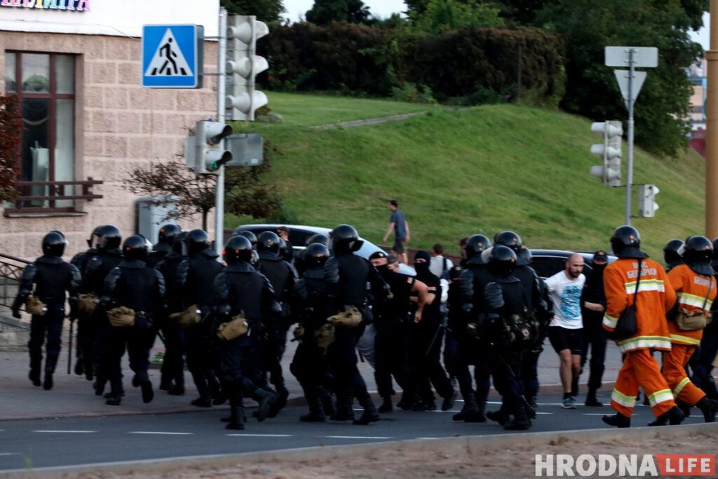 СК: на насилие пожаловалось 100 протестующих и 15 силовиков в Гродненской области