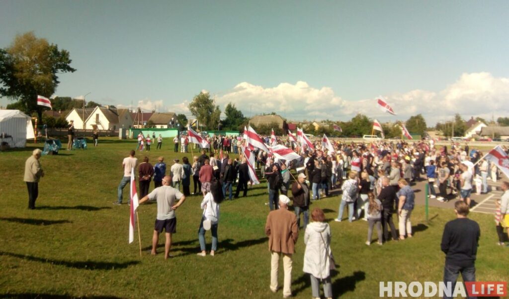800 человек пришли на митинг доверенного лица Тихановской в ​​Новогрудке