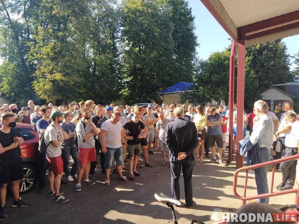 Работники «Гродно Азот» и «Химволокно» выдвинули требования администрации