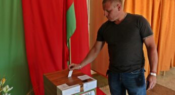 Наблюдателя на участке в Гродно задержали и доставили в РОВД