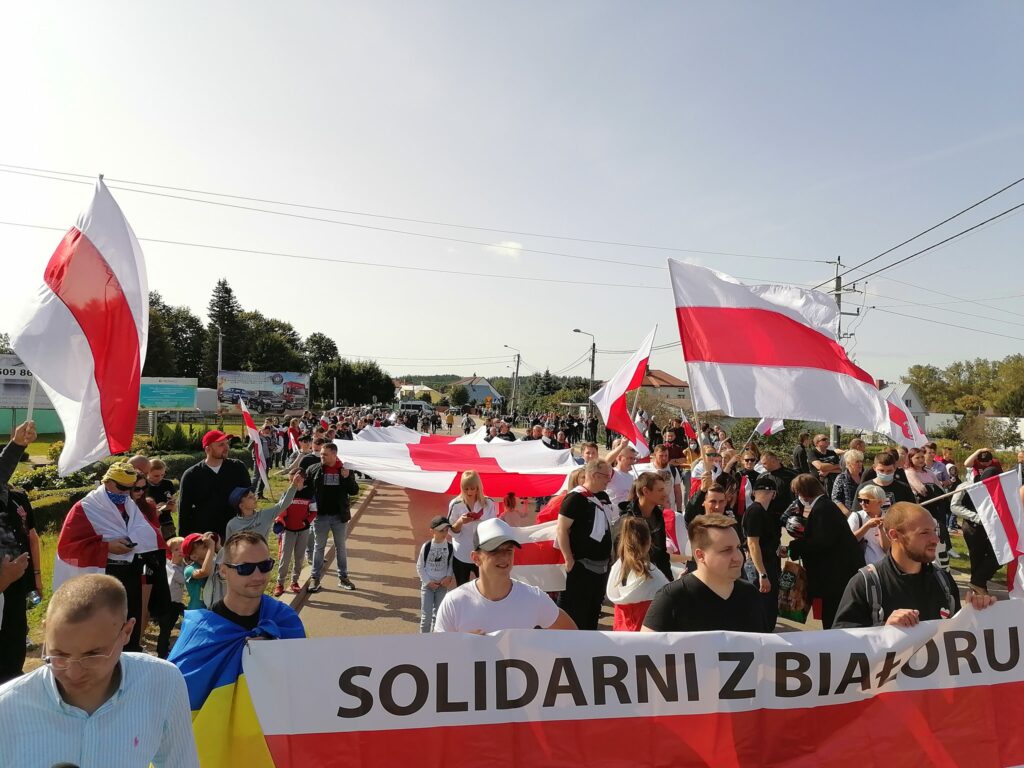 В Кузнице польские байкеры провели акцию солидарности с Беларусью В Кузнице польские байкеры провели акцию солидарности с Беларусью