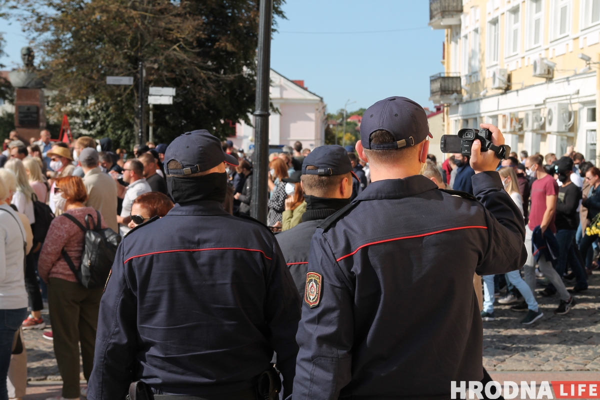 Наступили коленом на шею и душили. Как выглядели задержания в Гродно 20 сентября