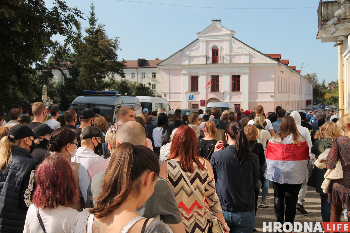 Наступили коленом на шею и душили. Как выглядели задержания в Гродно 20 сентября