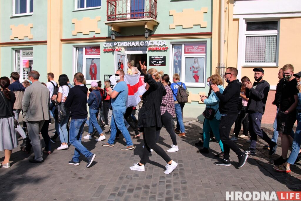 Наступили коленом на шею и душили. Как выглядели задержания в Гродно 20 сентября