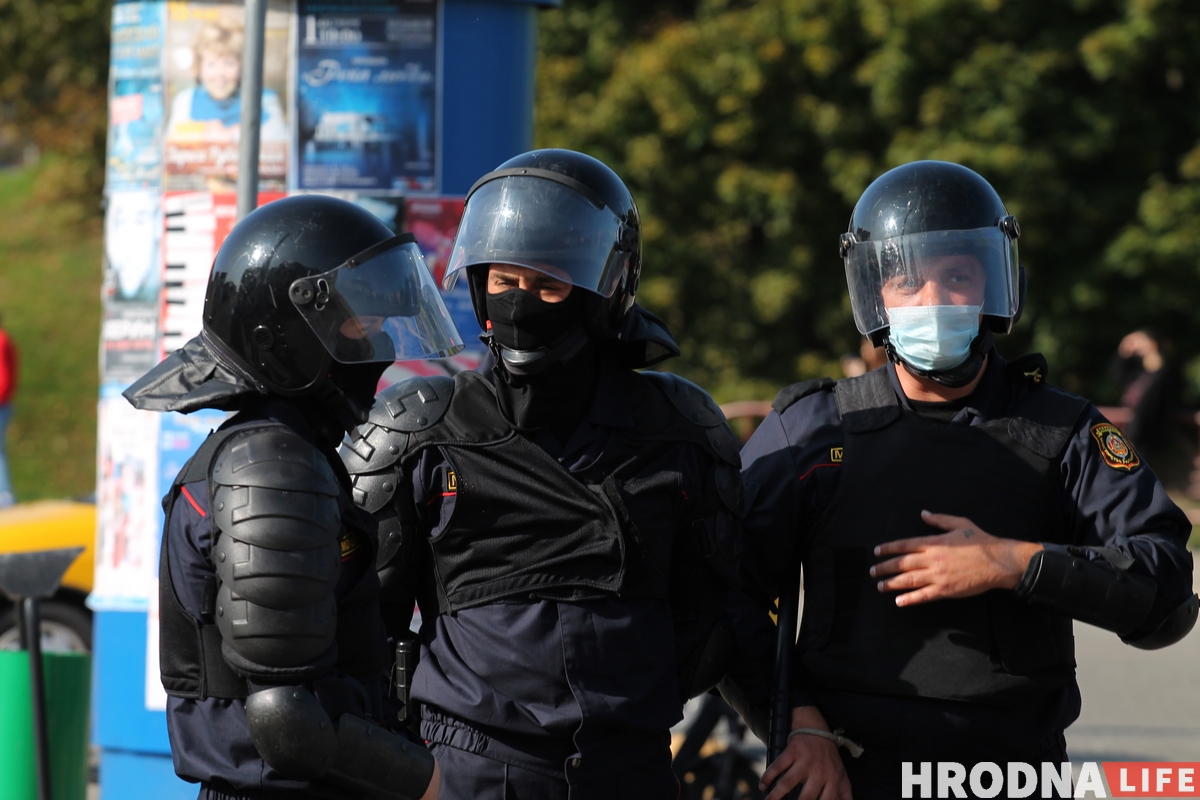 Наступили коленом на шею и душили. Как выглядели задержания в Гродно 20 сентября