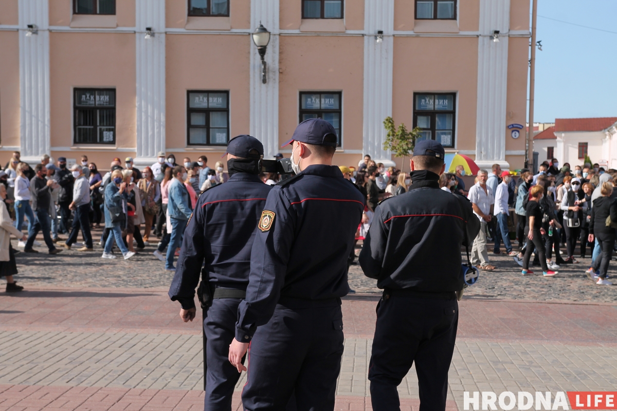 Наступили коленом на шею и душили. Как выглядели задержания в Гродно 20 сентября