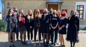 «Всё запрещено». В ГрГУ им. Янки Купалы снова вышли в поддержку репрессируемых студентов