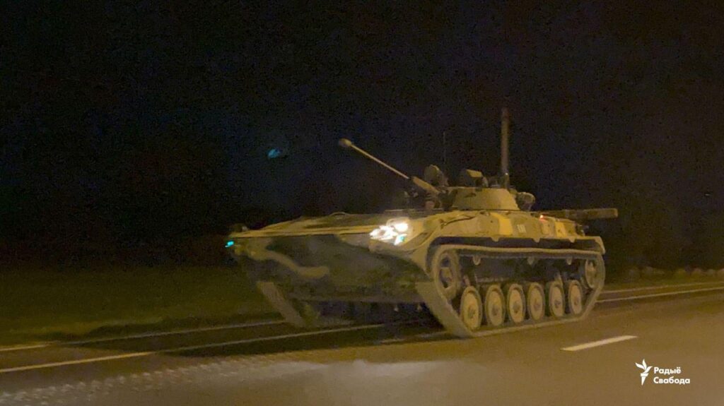 Как колонна военной техники ехала по Гродно Как колонна военной техники ехала по Гродно