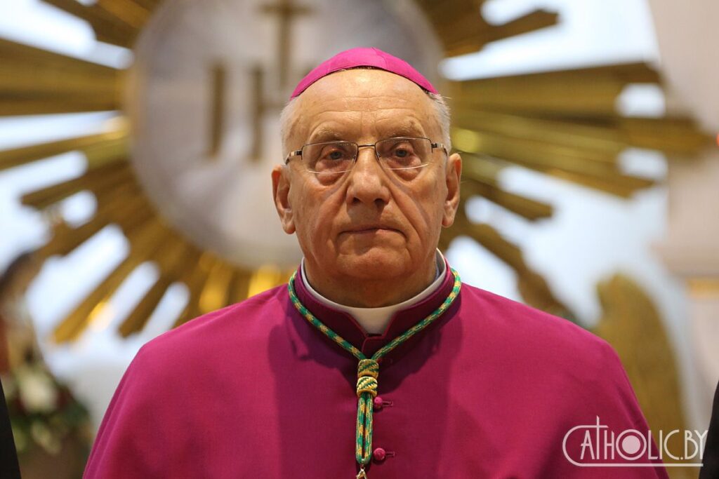 Лукашенко: Кондрусевич в списке невъездных, общем у Беларуси и Росии, а костел мы защищаем