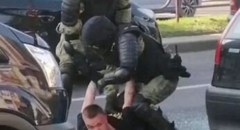 Художник из Гродно, которого душил ОМОН, получил 5 суток ареста