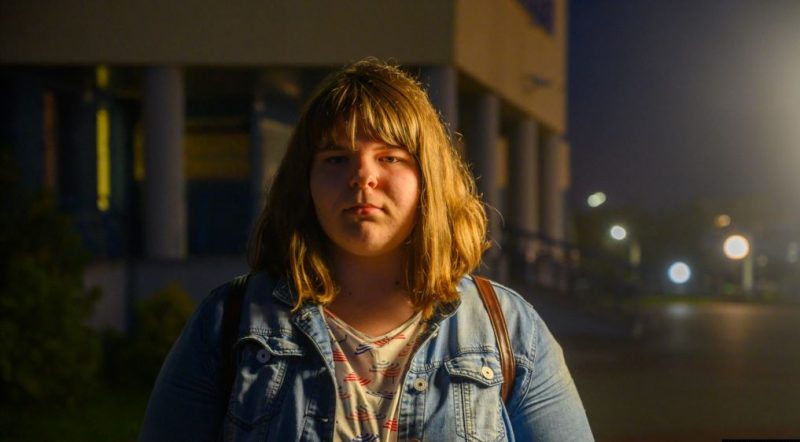 "Воспитывали, как надо сидеть". В Гродно задержали несовершеннолетнюю девочку и опрашивали без родителей