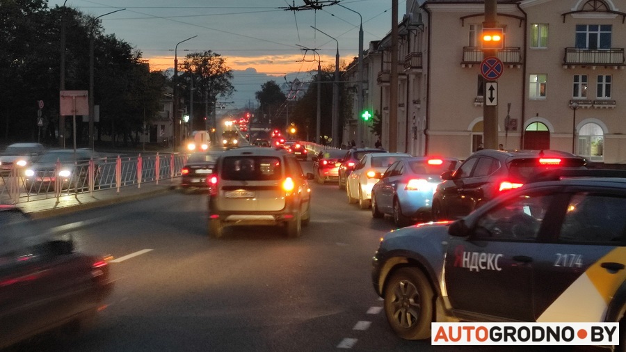 Очереди в МакДональдс в Гродно - Макдрайв