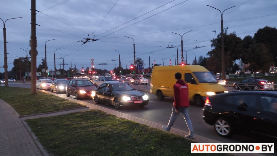 Очереди в МакДональдс в Гродно - Макдрайв