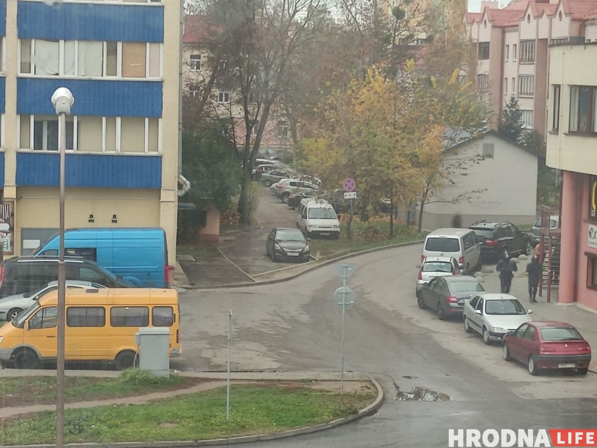 "Толпой ломились в подъезд". Десятки гродненцев задержали на марше в поддержку "Гродно Азот"