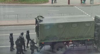 «Толпой ломились в подъезд». Десятки гродненцев задержали на марше в поддержку «Гродно Азот»