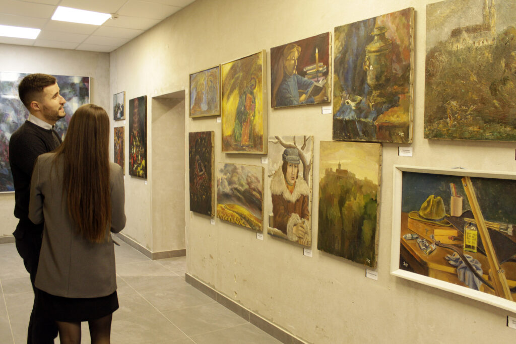 Во время кризиса для бизнеса в Гродно открылась арт-галерея. Зачем?